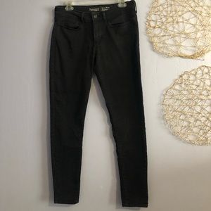 Signature low-rise jeggings no flaws